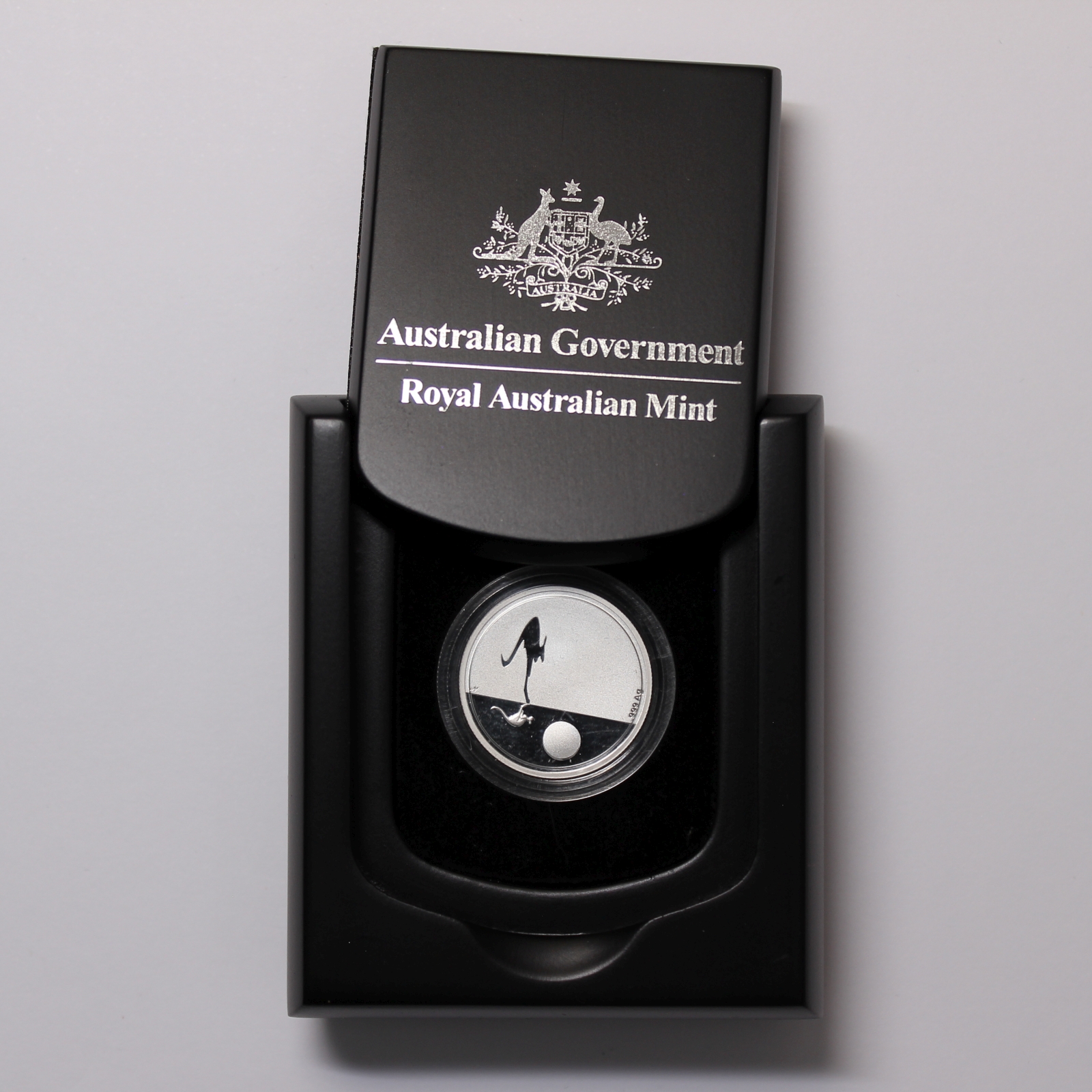 Australia 2018 Kangaroo at Sunset $1 One Dollar Fine Silver Proof Coin RAM - Image 2
